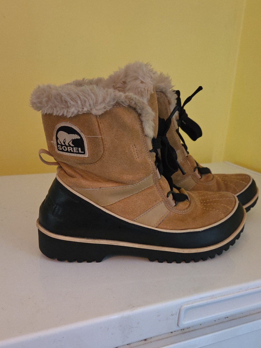 Sorel Tivoli II Tan Suede Lace-Up Winter Boots with Shearling Trim
